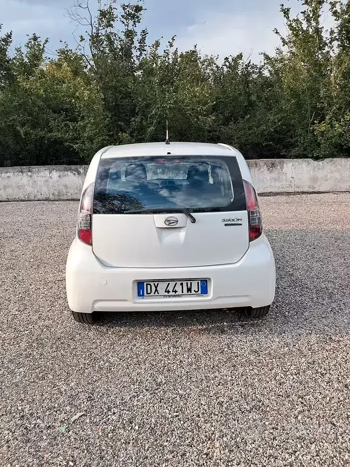 Usata Daihatsu Sirion 69 CV (50 kW) 2009 Bianco Utilitaria