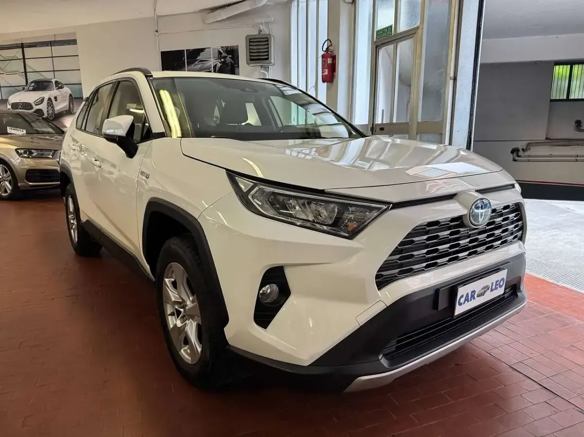 Usata Toyota RAV4 Hybrid Business Edition 178 CV (130 kW) 2020 Bianco SUV