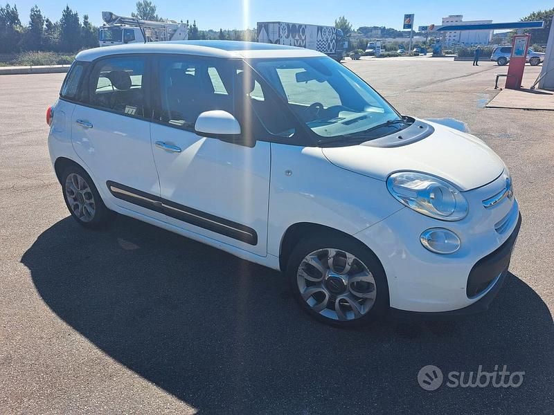 Bianco Usata 2016 Fiat 500L Monovolume | 5800 € (Buon prezzo) - Immagine 1/4