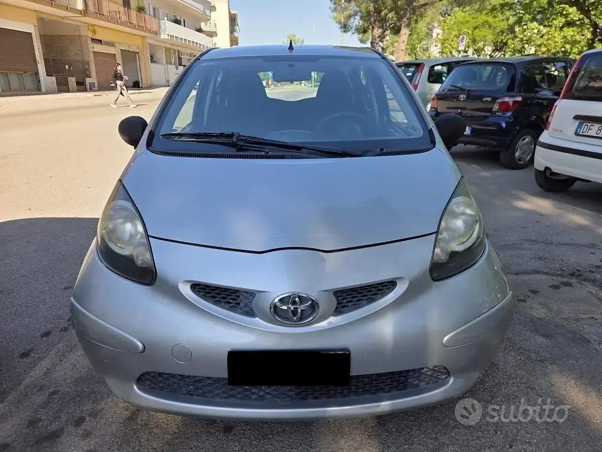 Usata Toyota Aygo 68 CV (50 kW) 2009 Grigio Utilitaria