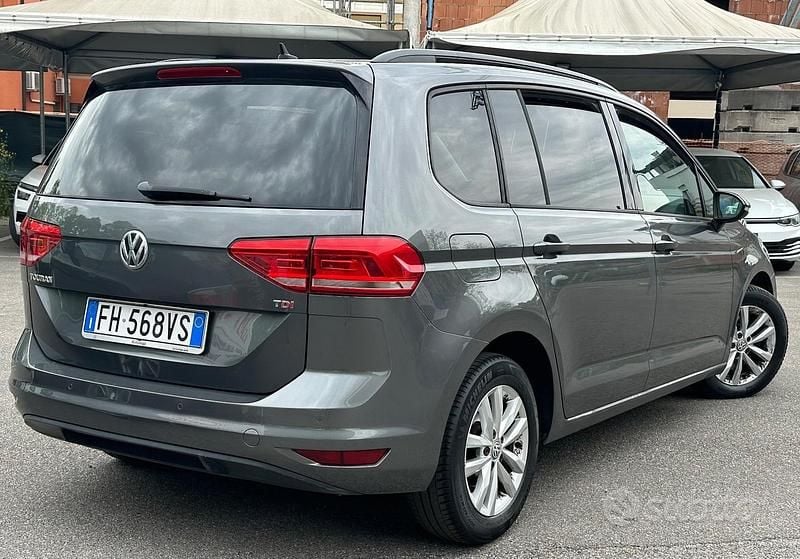 Usata VW Touran Executive 115 CV (84 kW) 2017 Grigio Monovolume