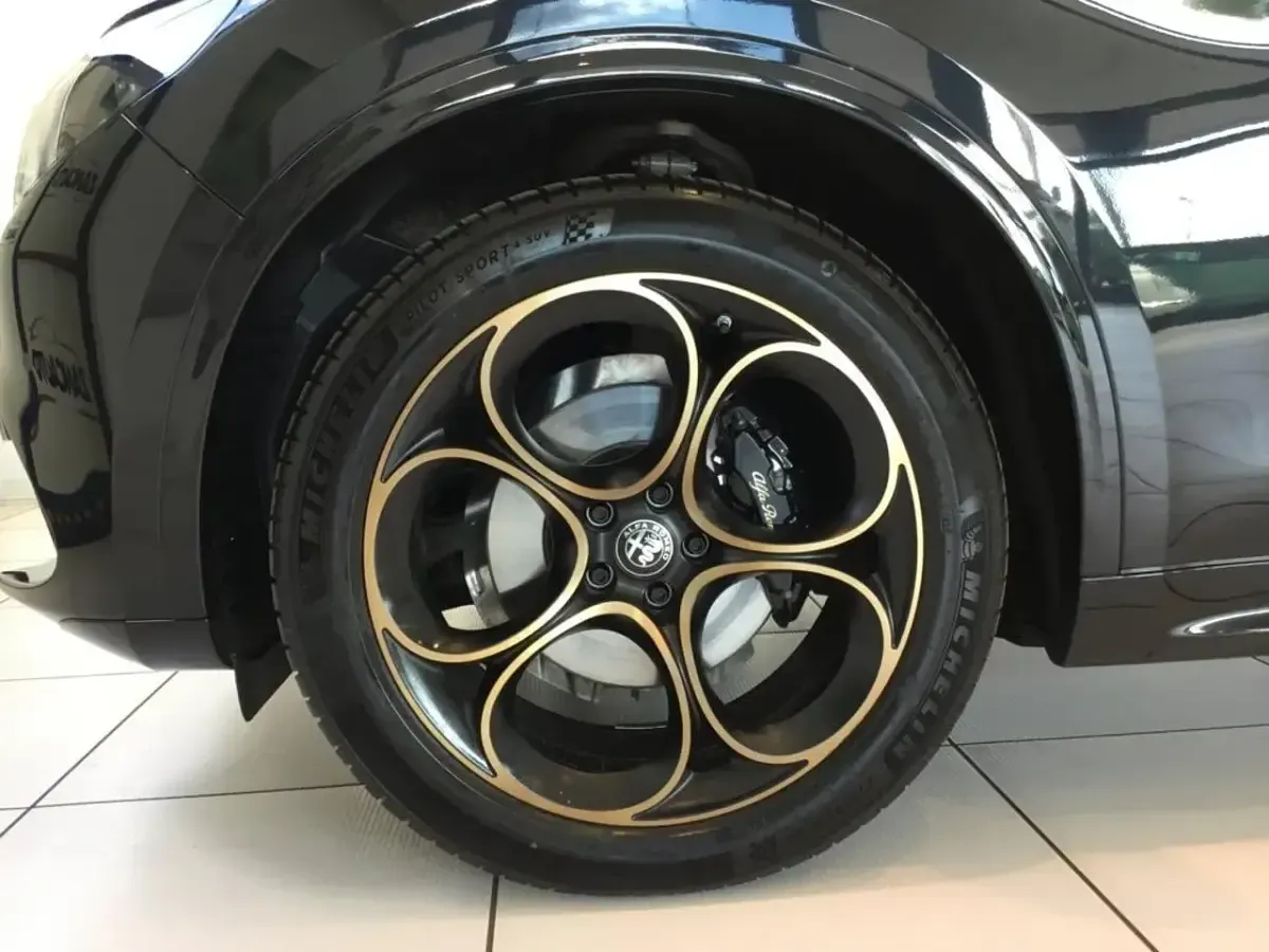 Nuova Alfa Romeo Stelvio 210 CV (154 kW) 2025 Nero SUV