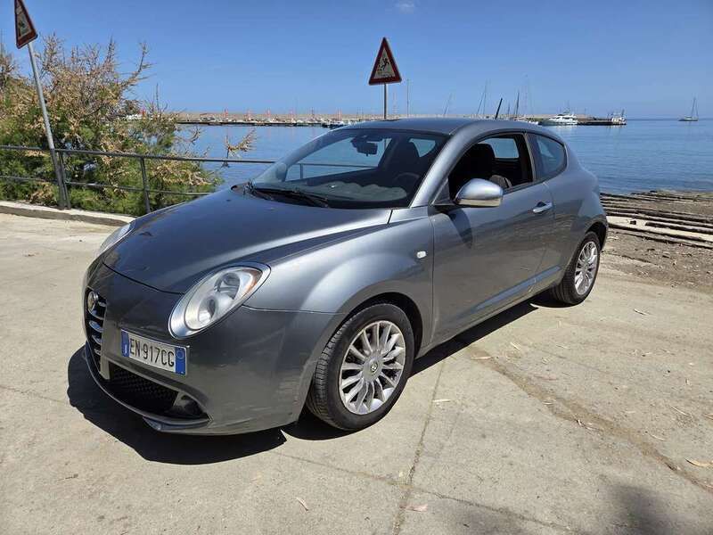 Grigio Usata 2012 Alfa Romeo MiTo Distinctive Due volumi | 5500 € (Buon prezzo) - Immagine 1/4