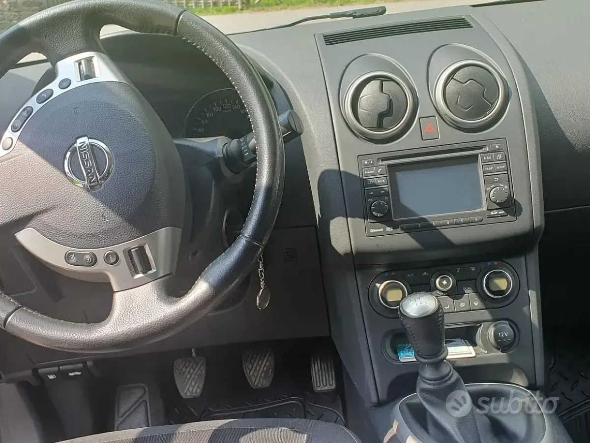 Usata Nissan Qashqai Acenta 150 CV (110 kW) 2011 Grigio SUV