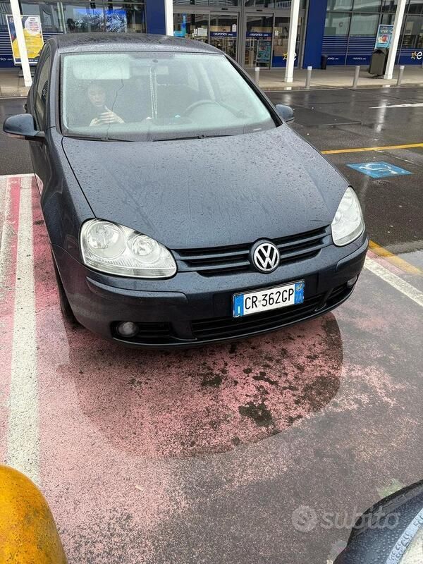 Blu Usata 2004 VW Golf V Tre volumi | 1600 € (Molto cara) - Immagine 1/4