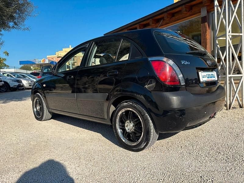 Usata Kia Rio 110 CV (80 kW) 2006 Nero Berlina