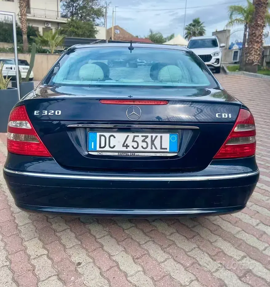 Usata Mercedes E320 Avantgarde 224 CV (164 kW) 2006 Bluazzurro Berlina