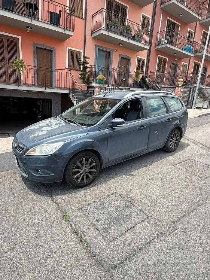Usata Ford Focus 90 CV (66 kW) 2008 Grigio Station wagon