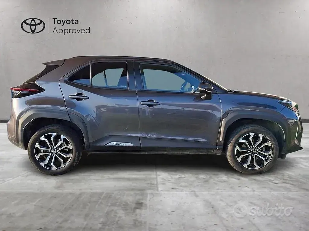 Usata Toyota Yaris Cross Trend 115 CV (84 kW) 2023 Dark grey SUV