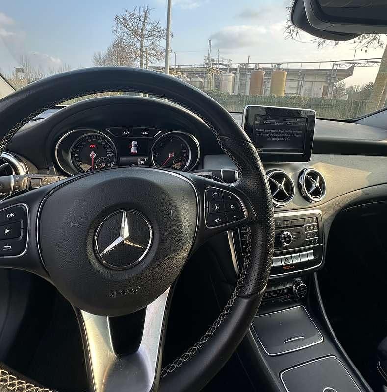 Usata Mercedes GLA180 Business 109 CV (80 kW) 2018 Bianco SUV