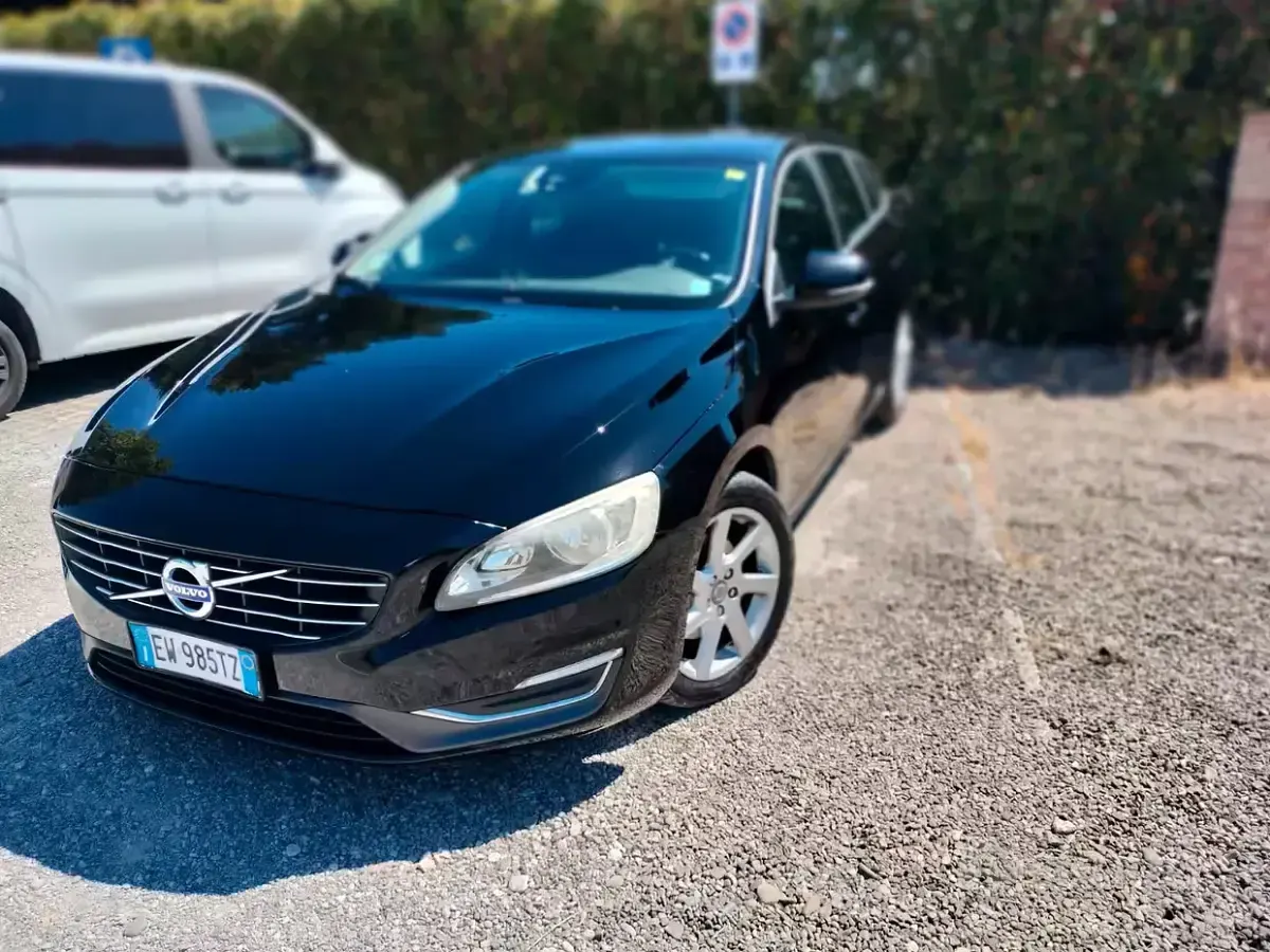 Usata Volvo V60 Business Edition 136 CV (100 kW) 2014 Nero Station wagon