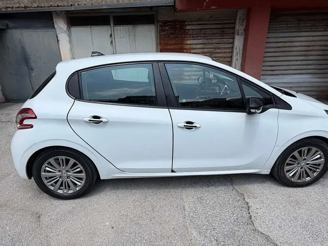 Usata Peugeot 208 Access 95 CV (69 kW) 2014 Bianco Utilitaria