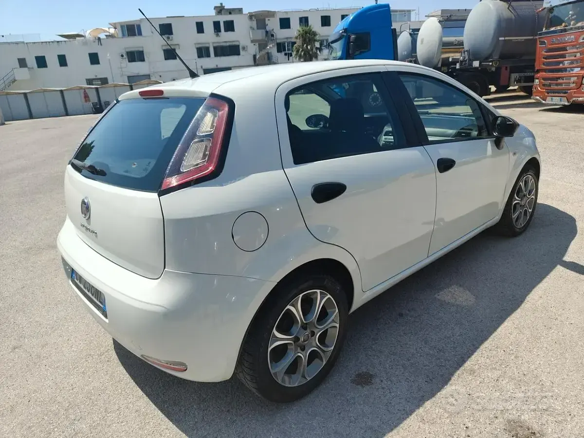 Gebraucht Fiat Punto Street 75 PS (55 kW) 2014 Weiß Kleinwagen