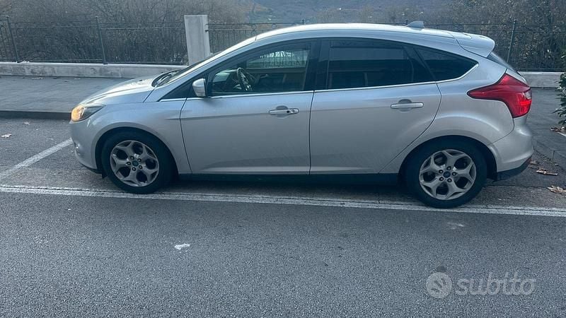Usata Ford Focus 90 CV (66 kW) 2012 Grigio Berlina