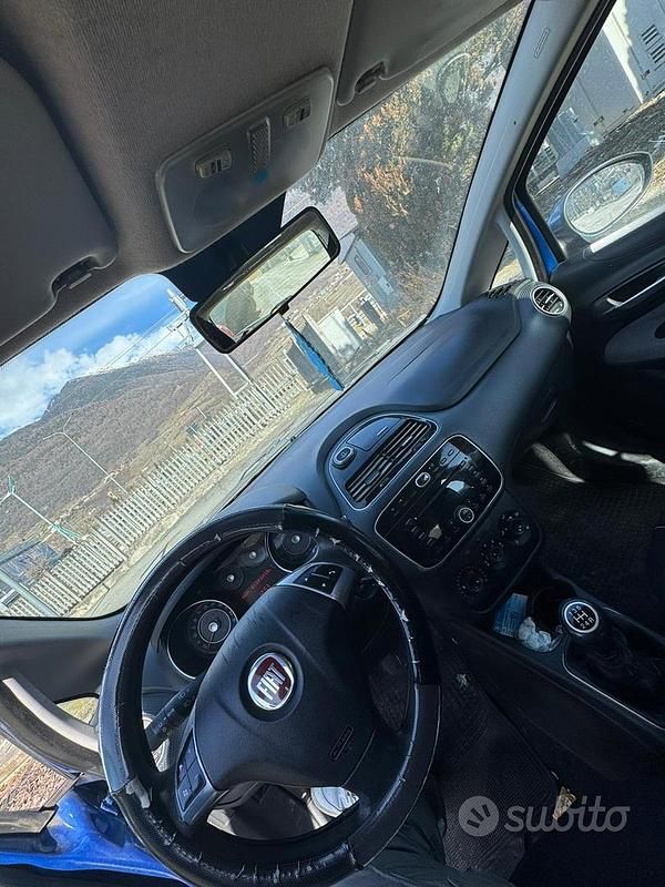 Usata Fiat Punto Evo 75 CV (55 kW) 2009 Blu Utilitaria