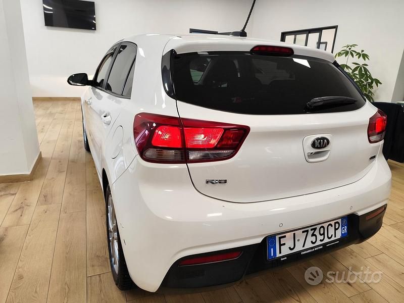 Usata Kia Rio 90 CV (66 kW) 2017 Bianco Berlina
