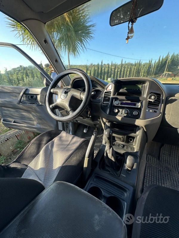 Usata Mitsubishi Pajero 100 CV (73 kW) 2001 Grigio SUV