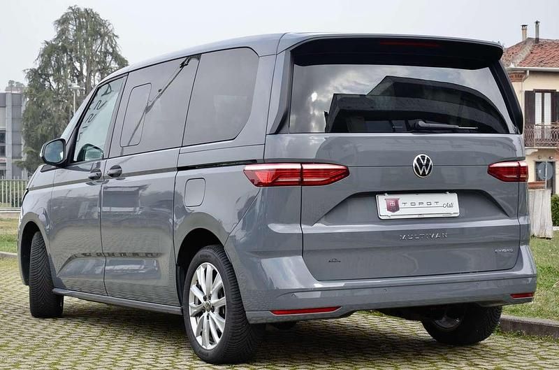 Usata VW Multivan 150 CV (110 kW) 2023 Grigio Furgone