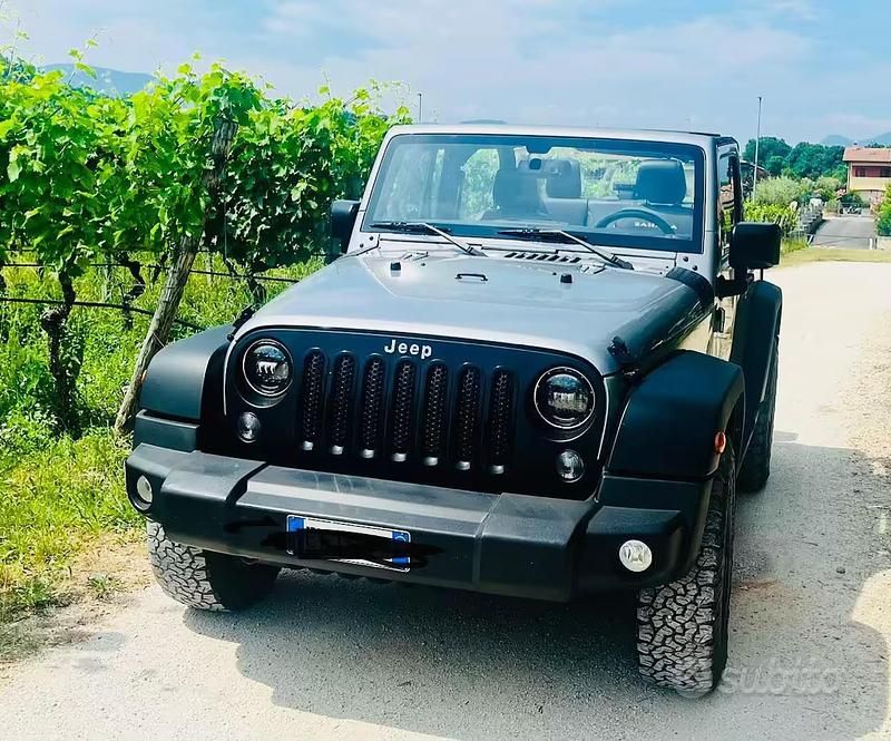 Usata Jeep Wrangler Sahara 200 CV (147 kW) 2015 Grigio SUV