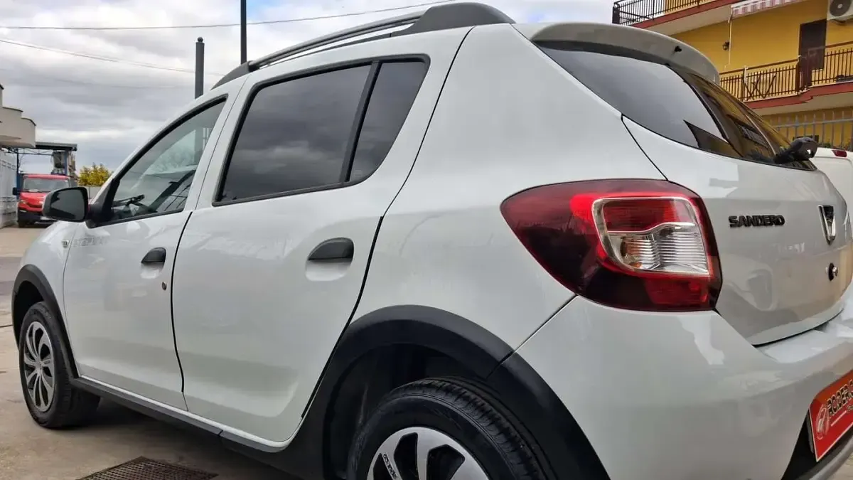Usata Dacia Sandero Prestige 90 CV (66 kW) 2015 SUV