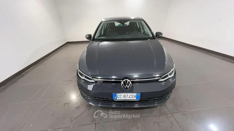 Usata VW Golf VIII Life 110 CV (80 kW) 2020 Argento Berlina