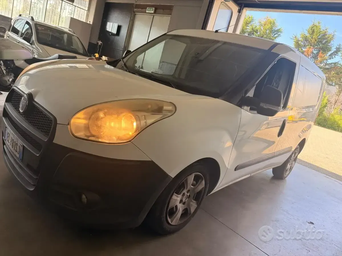 Usata Fiat Doblò Dynamic 105 CV (77 kW) 2012 Bianco Monovolume