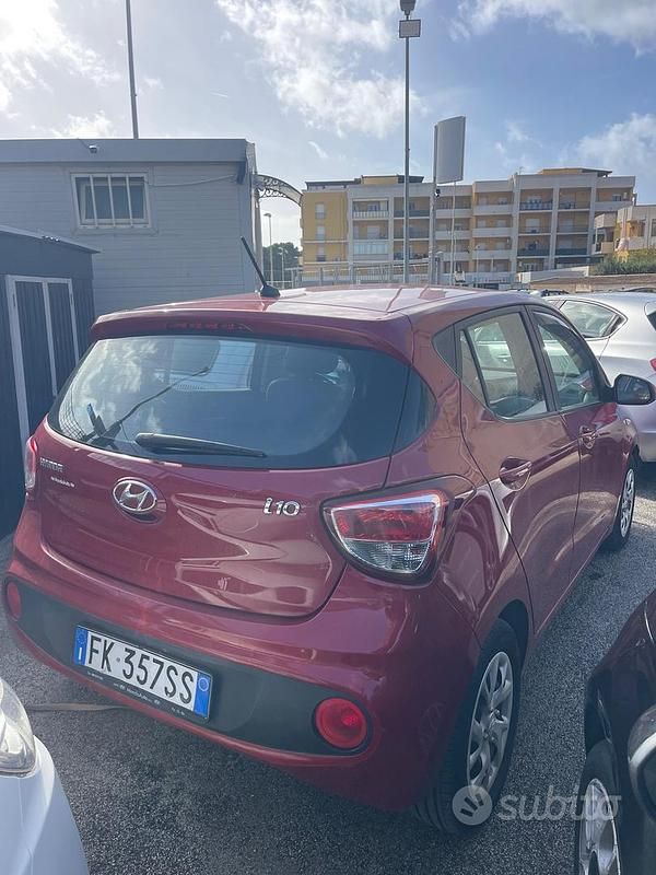 Usata Hyundai i10 Style 66 CV (48 kW) 2018 Rosso Utilitaria