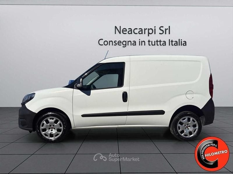 Usata Fiat Doblò 120 CV (88 kW) 2021 Bianco pastello Monovolume