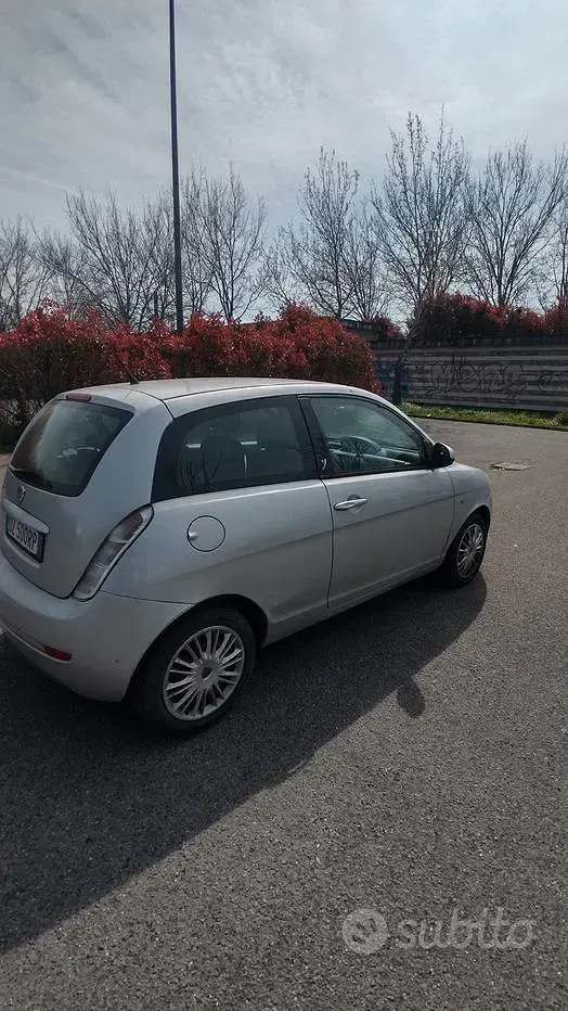 Usata Lancia Ypsilon 60 CV (44 kW) 2010 Utilitaria
