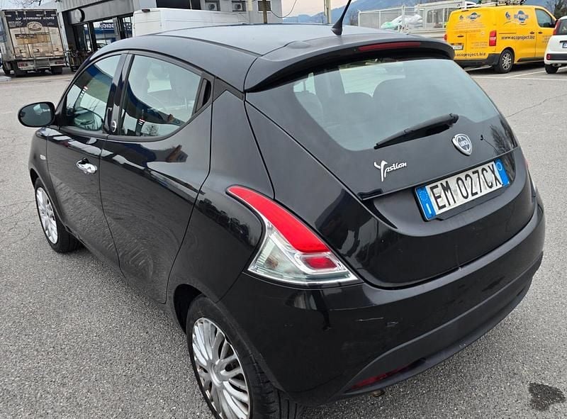 Usata Lancia Ypsilon Silver 77 CV (56 kW) 2012 Nero Utilitaria