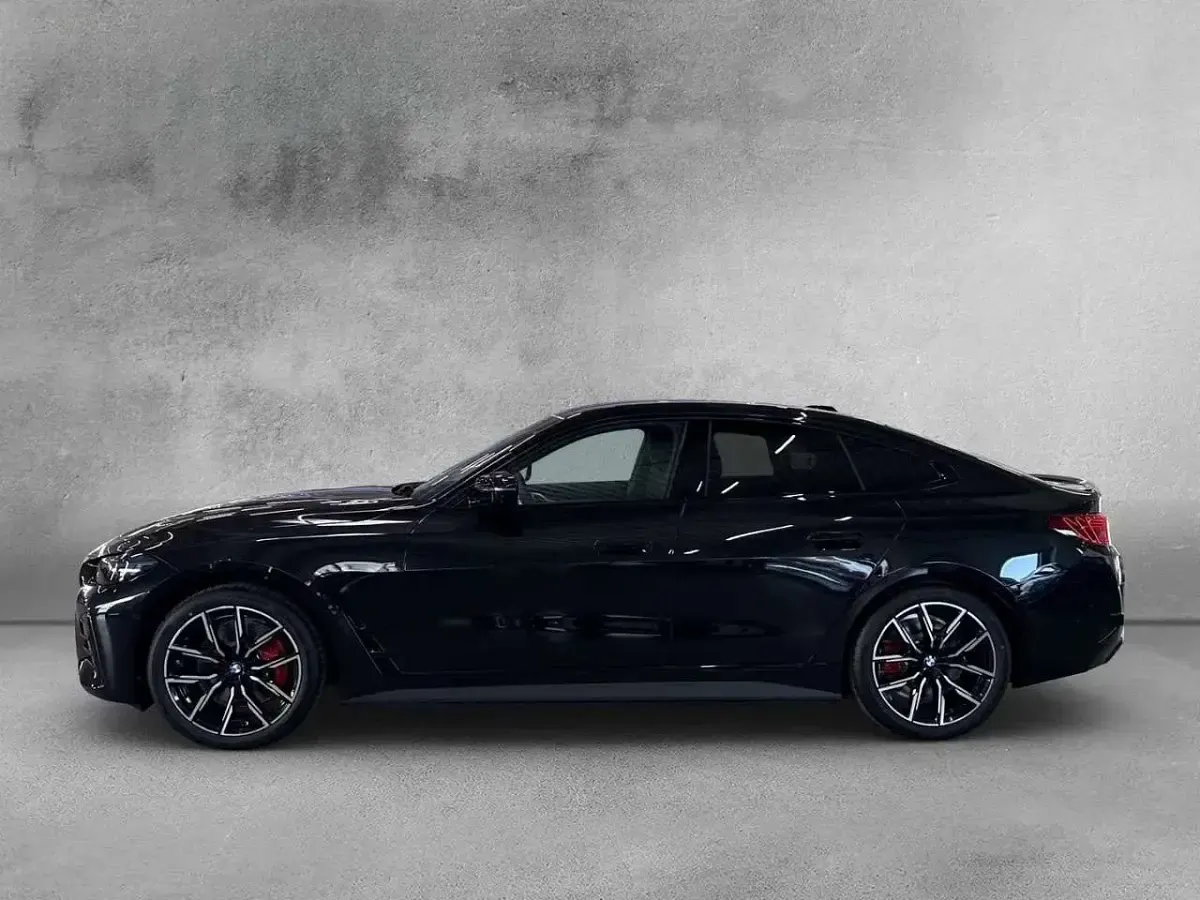 Usata BMW i4 M Sport 210 kW (286 CV) 2025 Black sapphire metallic Berlina