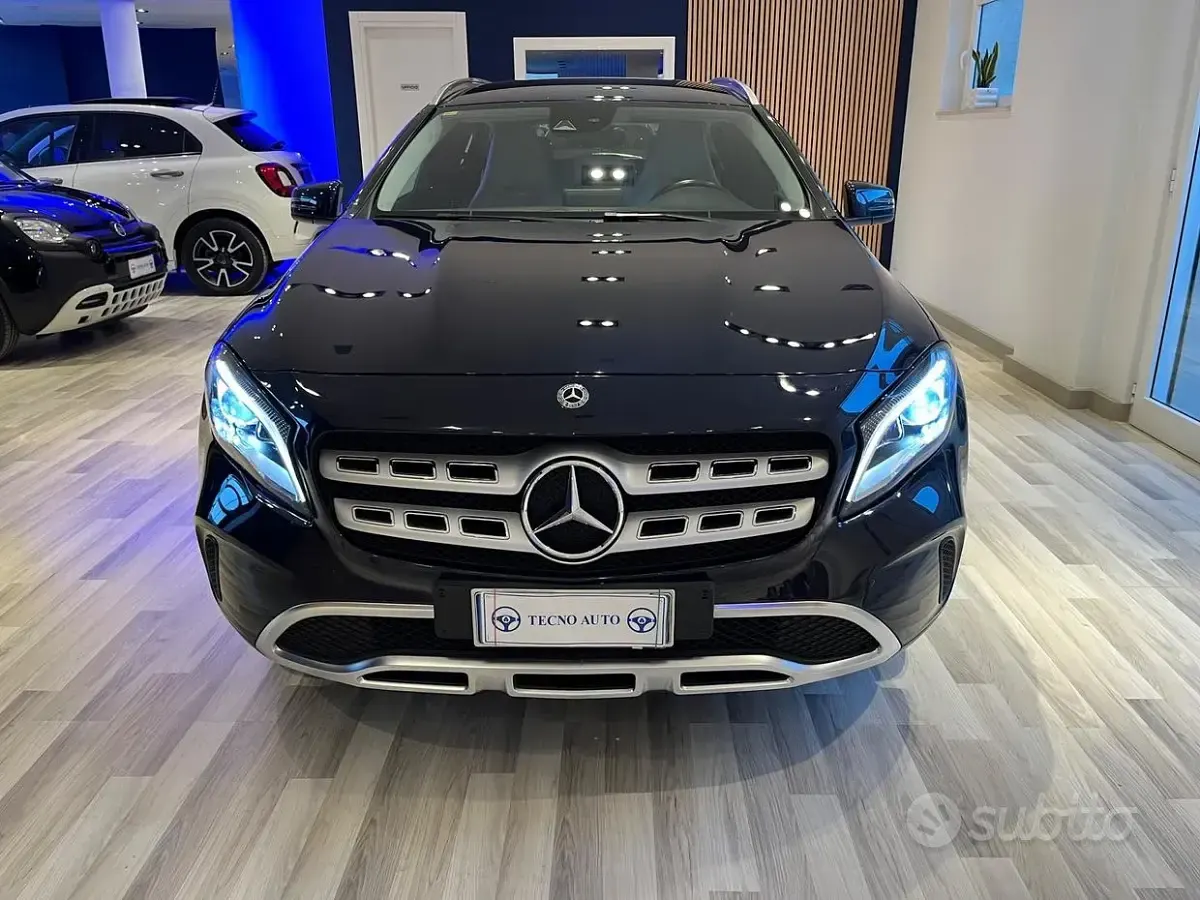 Usata Mercedes GLA200 136 CV (100 kW) 2018 Blu SUV