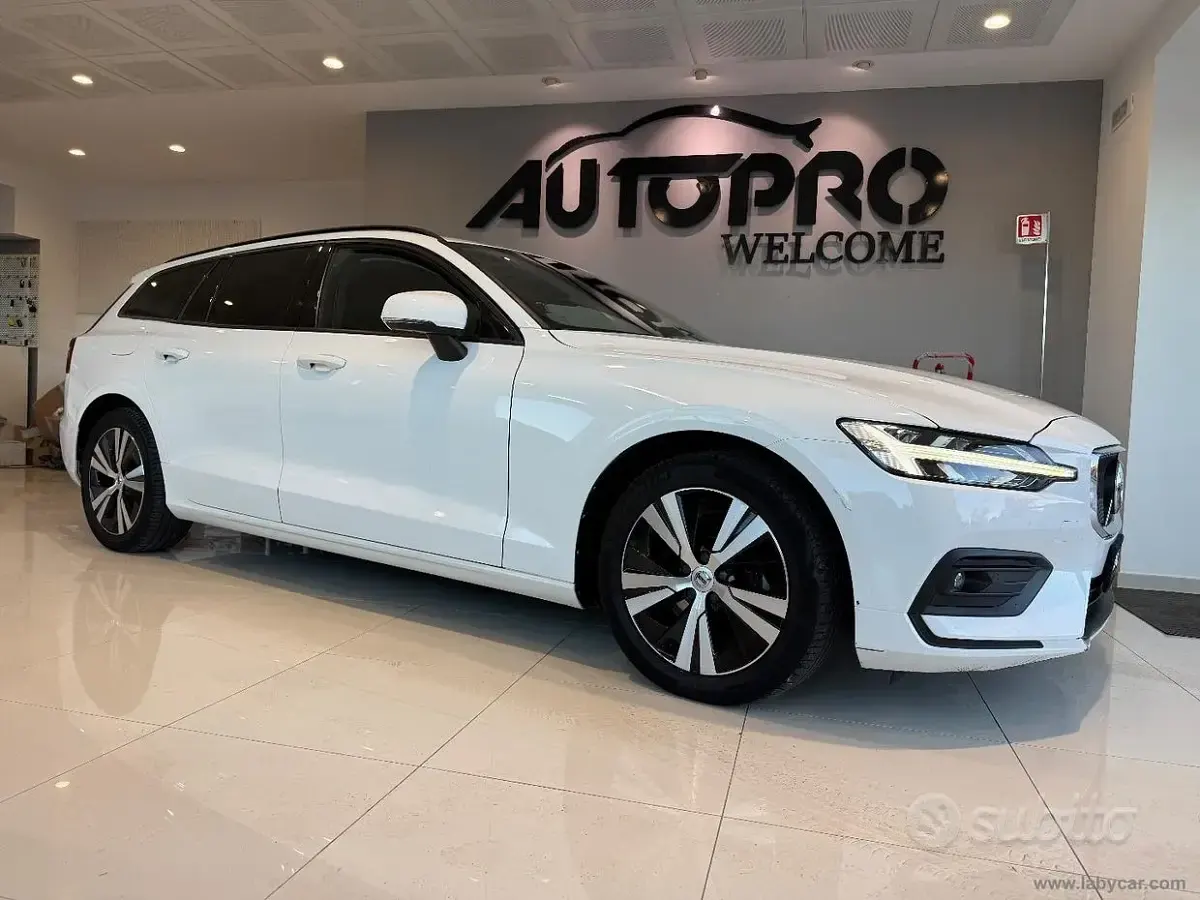 Usata Volvo V60 Business Edition 150 CV (110 kW) 2020 Bianco Station wagon