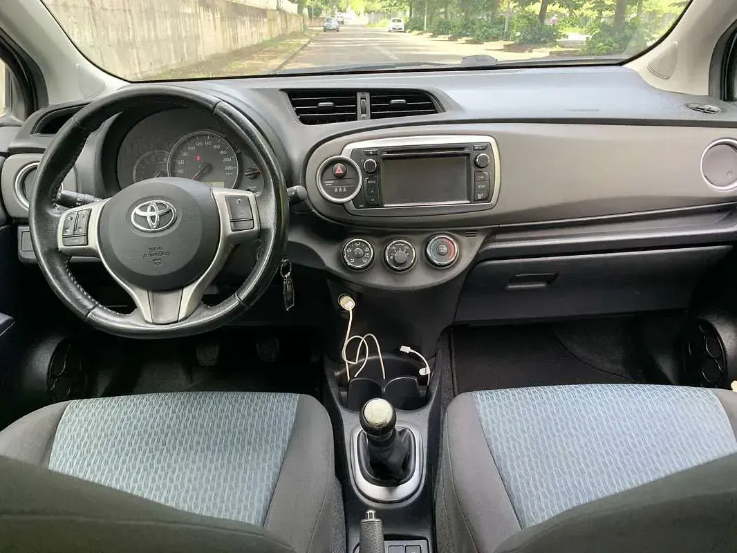 Usata Toyota Yaris Lounge 69 CV (50 kW) 2012 Utilitaria