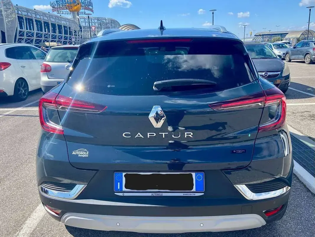 Usata Renault Captur Engineered 94 CV (69 kW) 2023 Blu/azzurro SUV