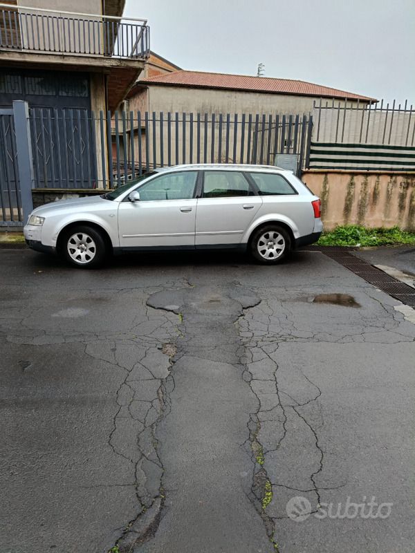Grigio Usata 2004 Audi A4 Station wagon | 1800 € (Buon prezzo) - Immagine 1/4