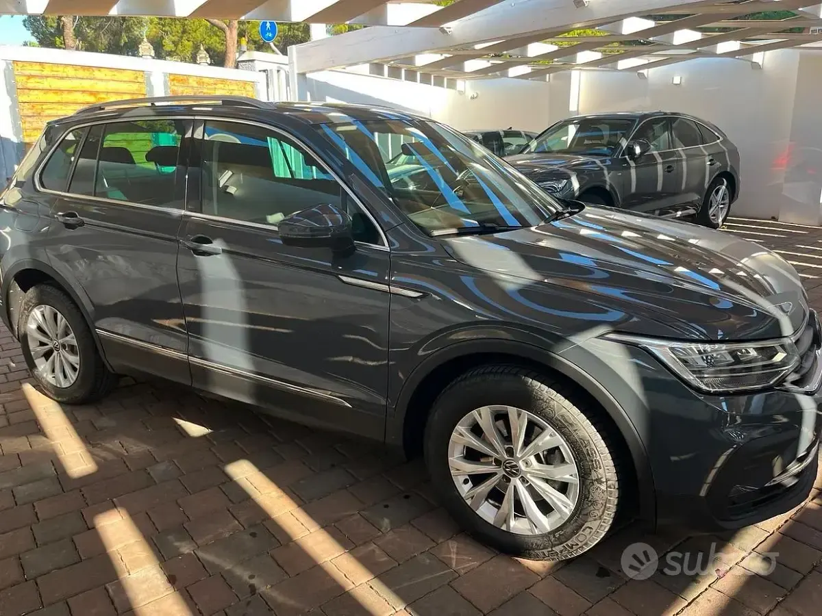 Usata VW Tiguan Life 150 CV (110 kW) 2023 Grigio SUV