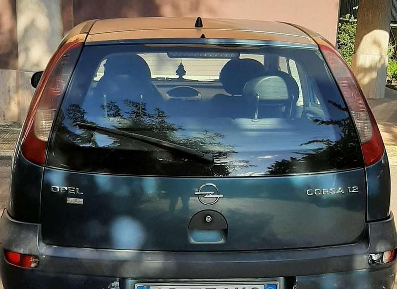 Usata Opel Corsa Comfort 75 CV (55 kW) 2002 Berlina