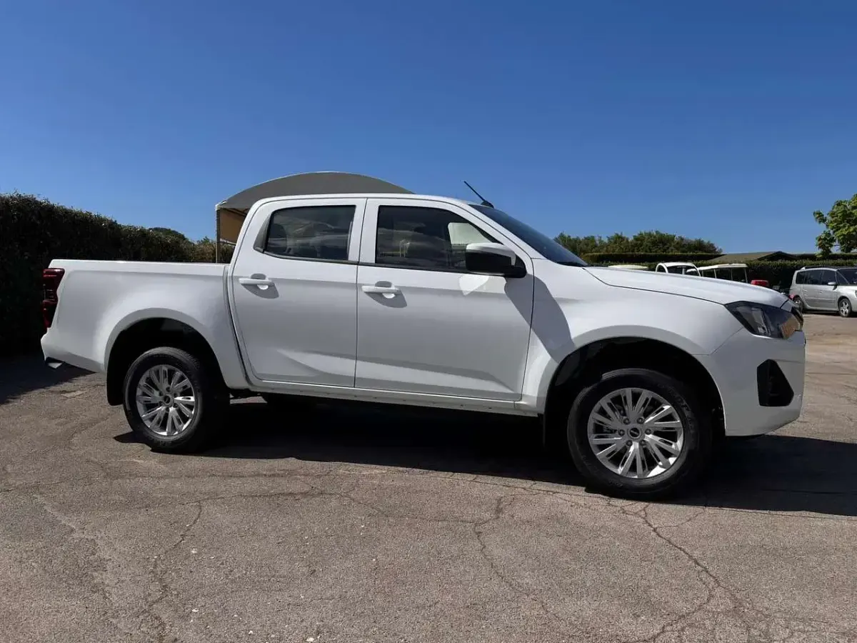 Nuova Isuzu D-Max 163 CV (119 kW) 2026 Splash white Pick-up