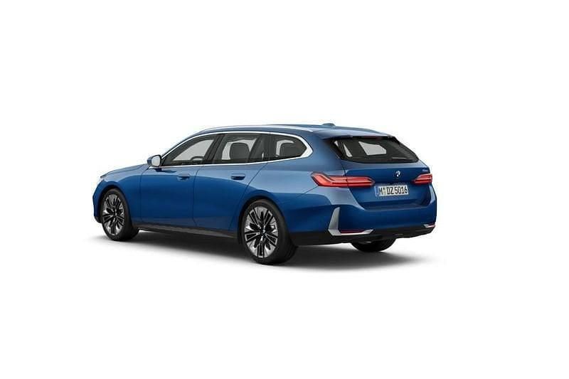 Nuova BMW i5 Efficient Dynamics 441 kW (600 CV) 2025 Blu Station wagon