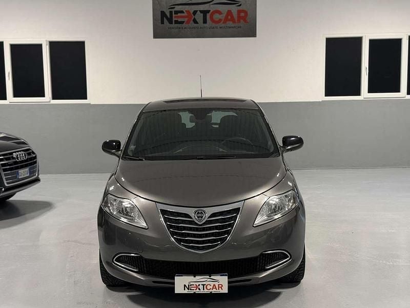 Usata Lancia Ypsilon Platinum 69 CV (50 kW) 2015 Grigio Utilitaria