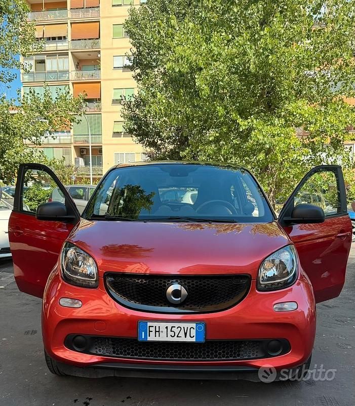 Usata Smart ForFour Passion 71 CV (52 kW) 2017 Rosso Utilitaria