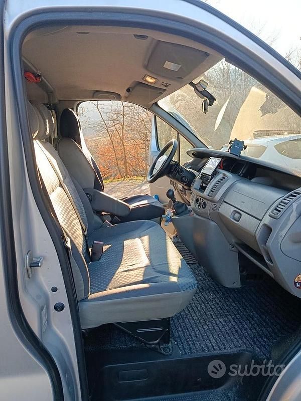 Usata Renault Trafic 145 CV (106 kW) 2007 Grigio Monovolume