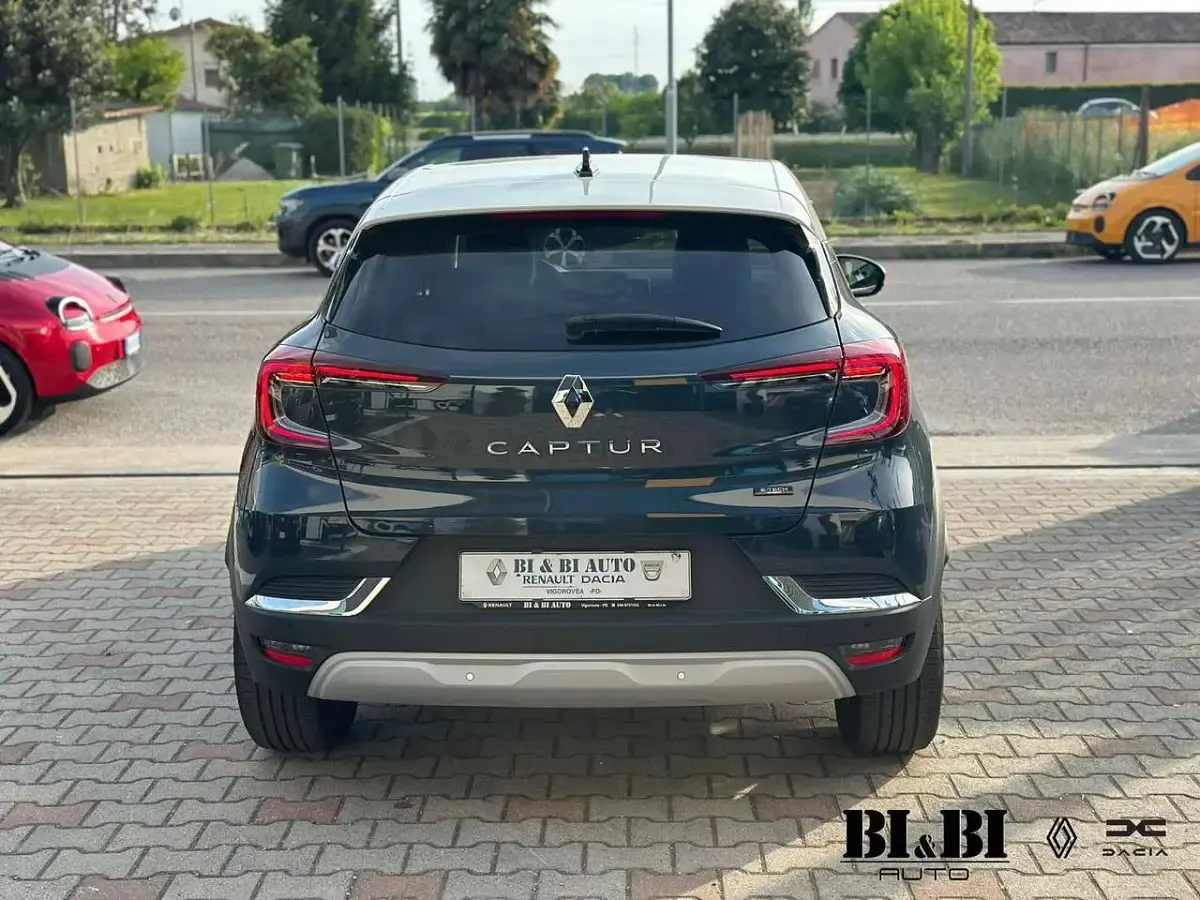 Usata Renault Captur Techno 94 CV (69 kW) 2023 Blu/azzurro SUV