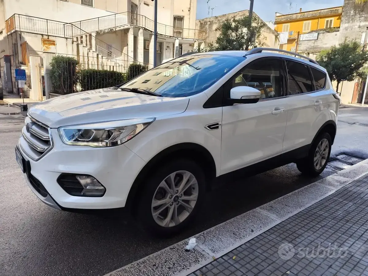 Usado Ford Kuga Titanium 120 CV (88 kW) 2018 Blanco SUV