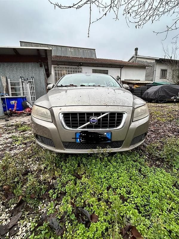Usata Volvo V70 Kinetic 185 CV (136 kW) 2007 Marrone Station wagon