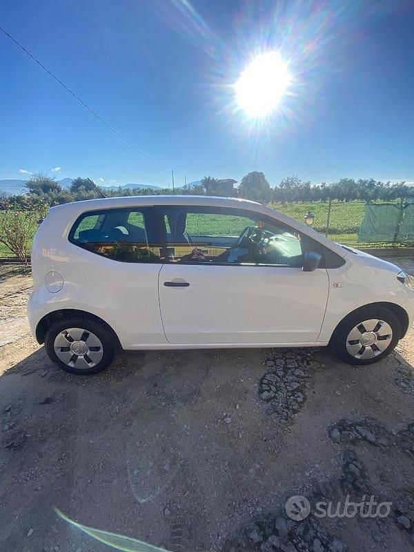 Begagnad VW up! 60 HK (44 kW) 2017 Vit Halvkombi