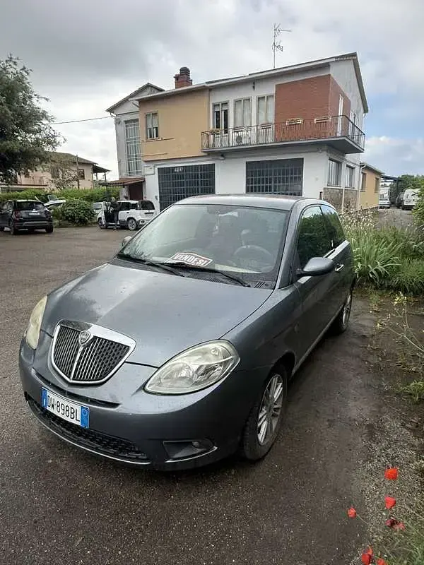 Usata Lancia Ypsilon 60 CV (44 kW) 2009 Grigio Utilitaria