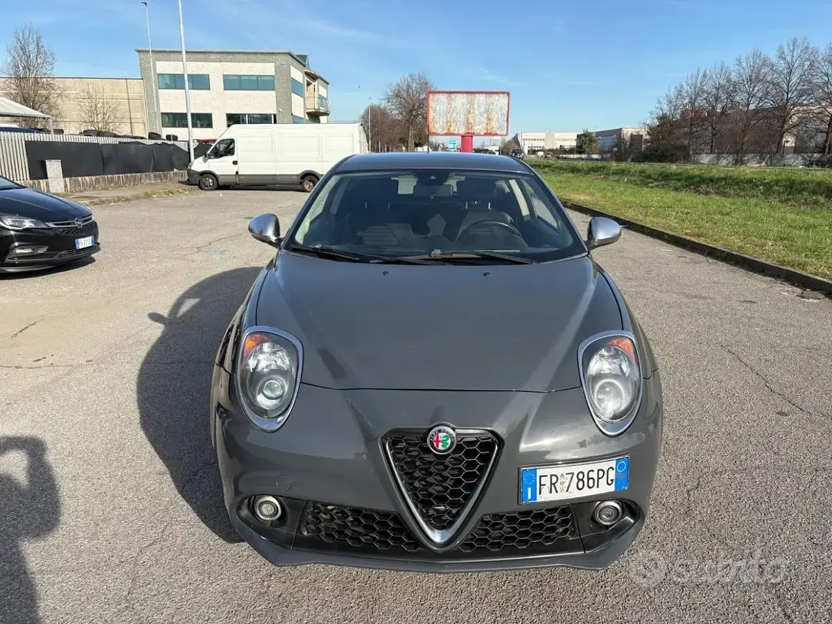 Gebraucht Alfa Romeo MiTo 77 PS (56 kW) 2018 Grau Kleinwagen