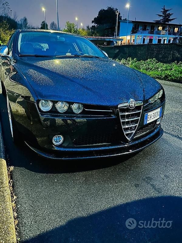 Nero Usata 2011 Alfa Romeo 159 Station wagon | 4200 € (Buon prezzo) - Immagine 1/4